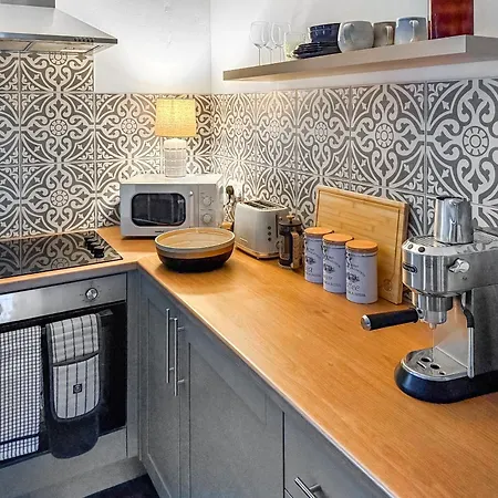 Novena - Uk50586 Penrith